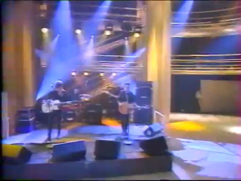Dominic Sonic joue "Ils dorment encore" (D.Sonic) live dans Nulle part ailleurs Canal + 1994