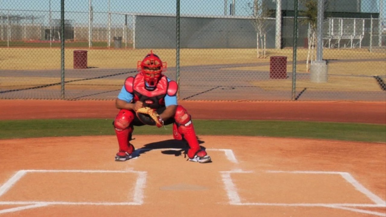 La forma de bloquear el home plate - Carlos Santana