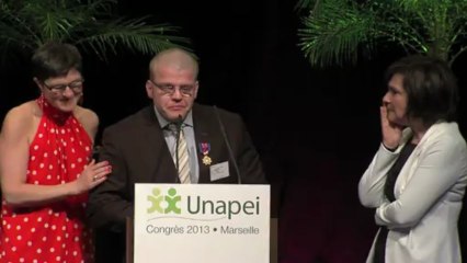 Cédric Mametz, Président de Nous aussi, est décoré de la Médaille d'honneur de la santé et des affaires sociales pour son engagement citoyen.