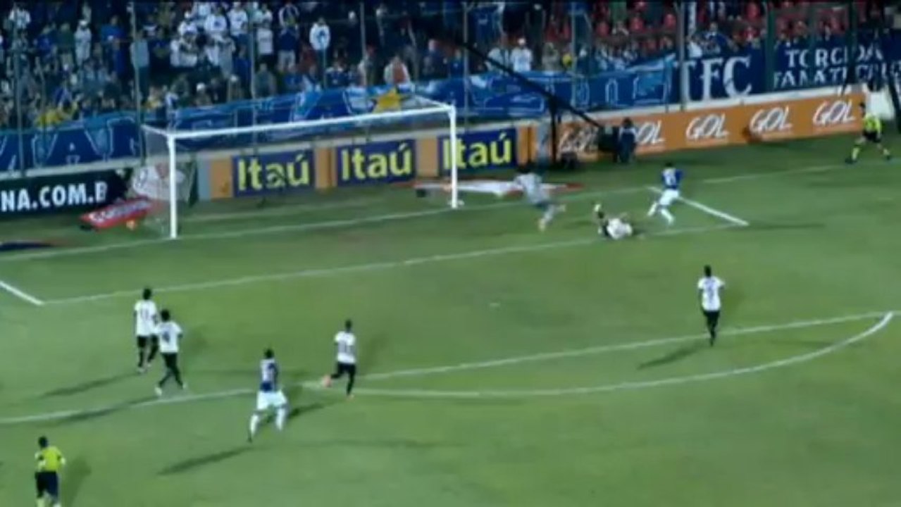 Brasileiro: Ab in die Wolken! Elber versemmelt Großchance