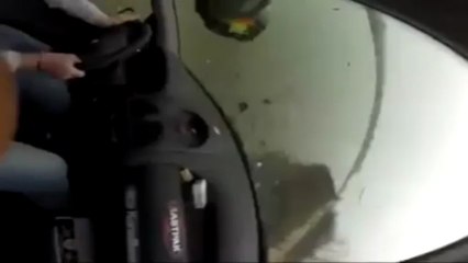 Jóvenes graban su impactante accidente