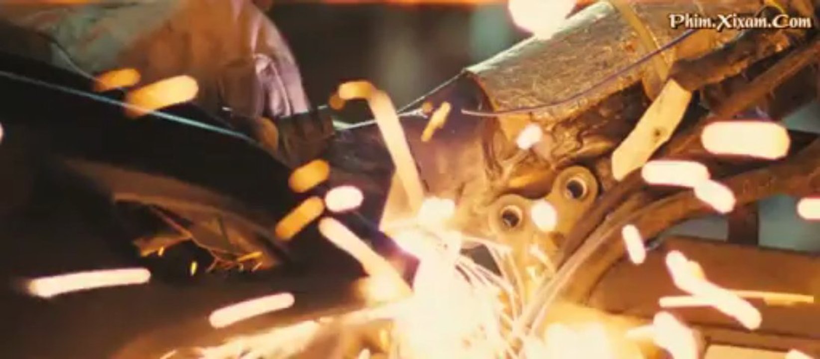 BenKiaCanhRungThong_clip3