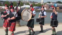 Armada 2013 : L'aubade des cornemuses sur les quais de la Seine