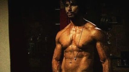 Shahid Kapoor Rugged Look From Rambo Rajkumar - Check Out