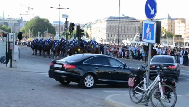 Swedish National Day 2013 - Royal family passing out from the palace