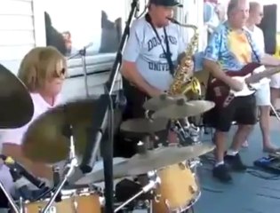 Amazing drumming mom - Must watch