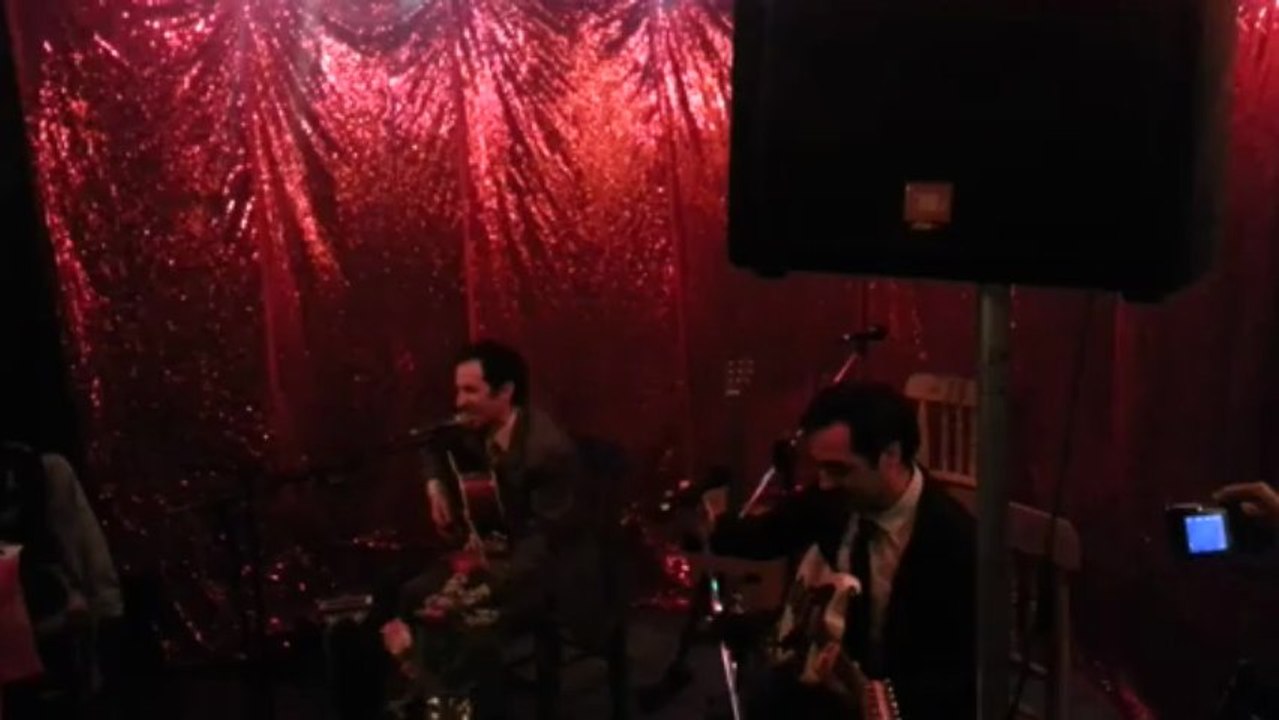 Lucho Castillo bluseando