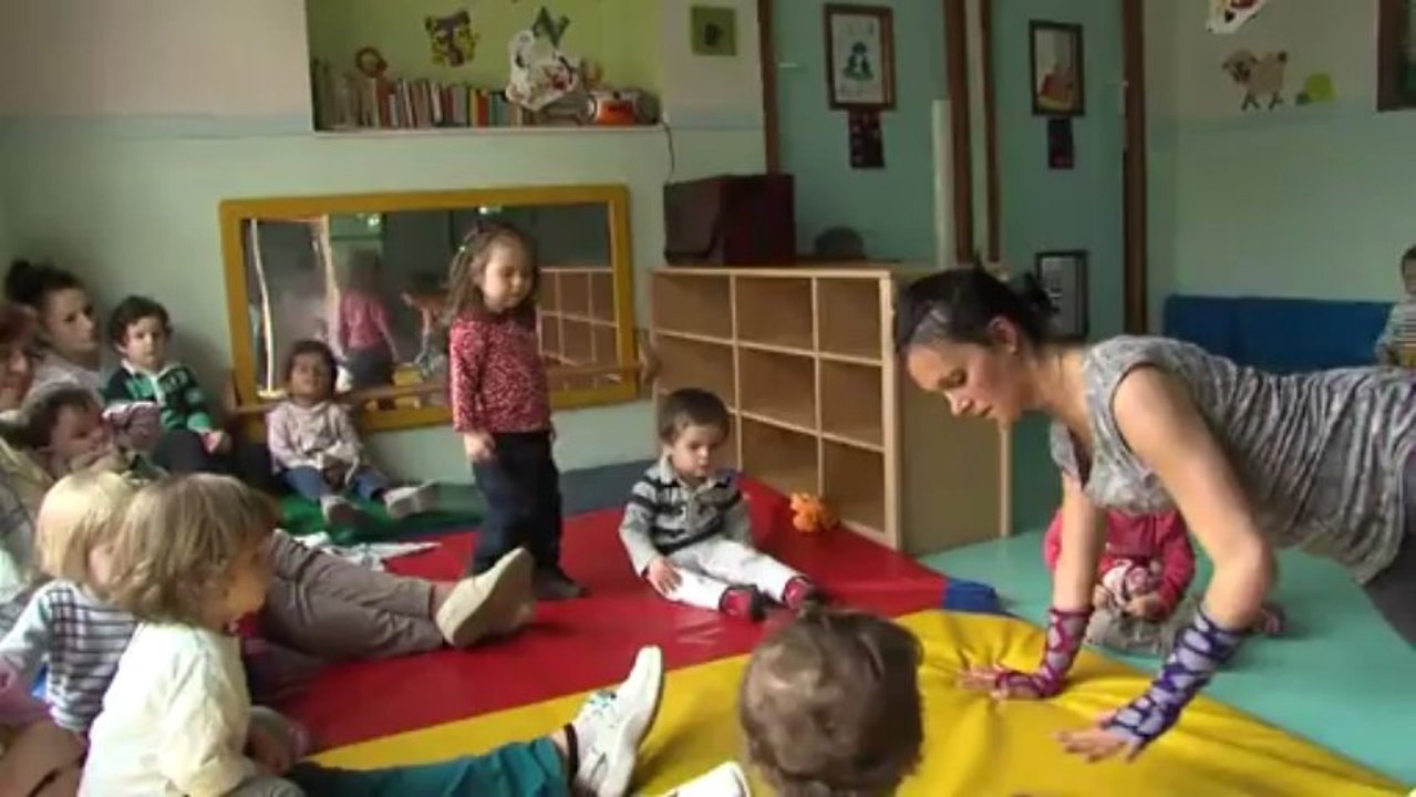 Danse avec la crèche