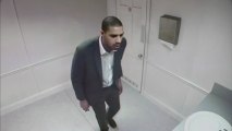 Video broma con camara oculta en el baño