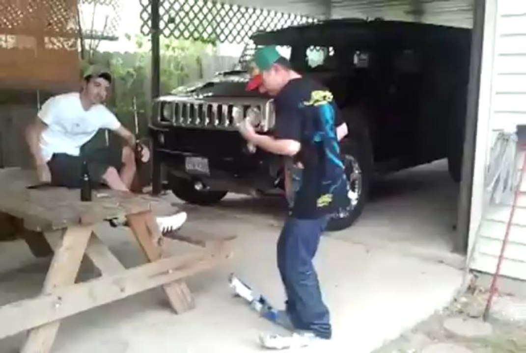 **EL COMPA LUIS ECHANDO UNA ZAPATEDA**