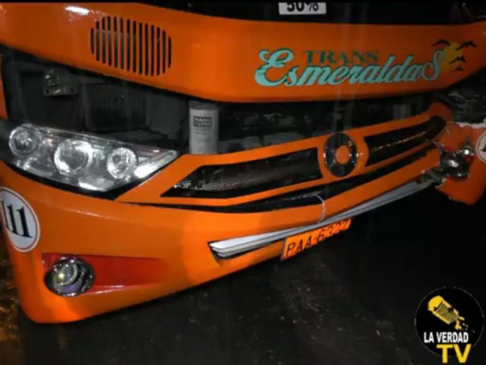 Trans Esmeraldas mata a un motociclista.