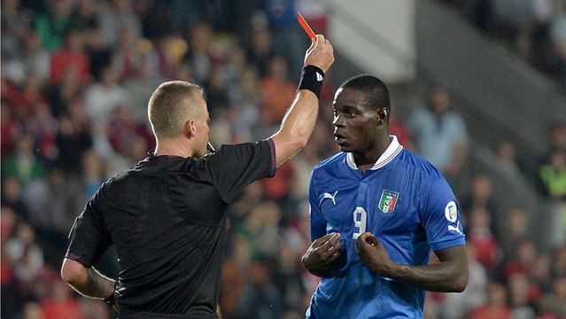 Mario Balotelli craque après son carton rouge !