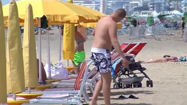 PUGNO DI FERRO CONTRO I VENDITORI ABUSIVI