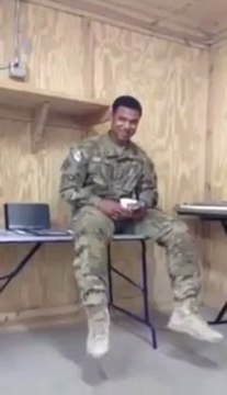 Une superbe reprise de Stay de Rihanna par un soldat
