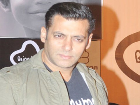 Lehren Bulletin Salman Khan supplied water storage tanks lying unused in Beed And More
