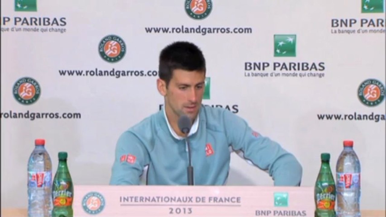 French Open: Djokovic ärgert sich über Platz: 'Zu trocken, zu rutschig'
