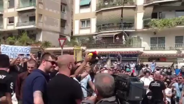 Οι οπαδοί της Λάτσιο κάνουν την κηδεία της Ρόμα