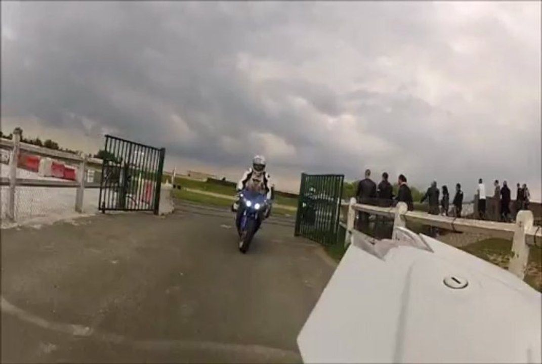 S1000R VS R1 - Circuit Carole - 01/06/13