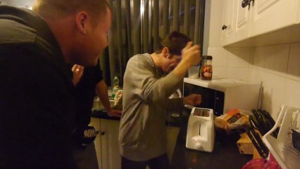 Սա է պատճառը, որ մայրիկը խորհուրդ էր տվել հացը դանակով չդնել կարմրացնելու հատուկ սարքի մեջ