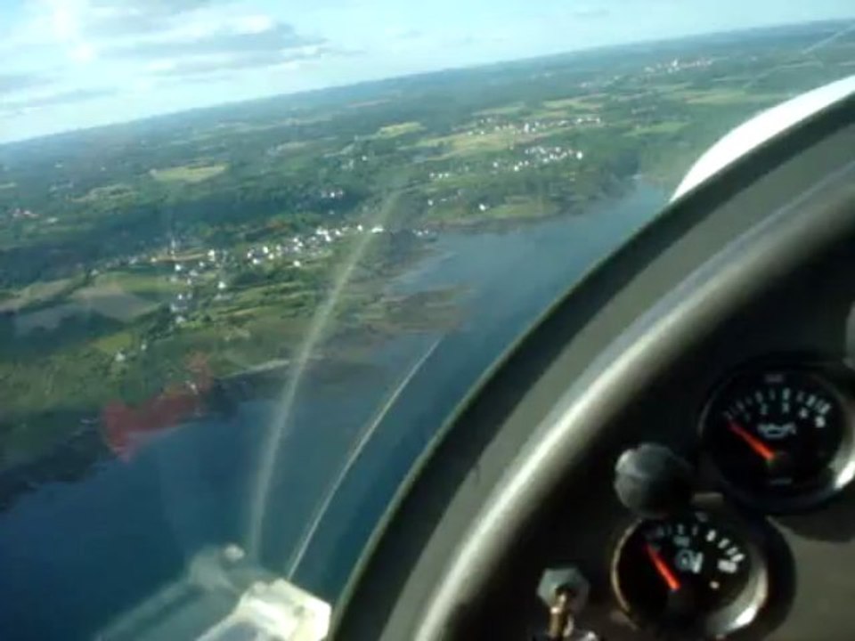 Survol maritime, descente vers Brigneau