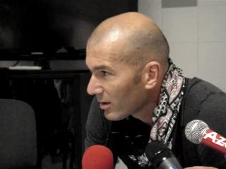 Zinédine Zidane ne dit pas non à l'AS Cannes, mais...