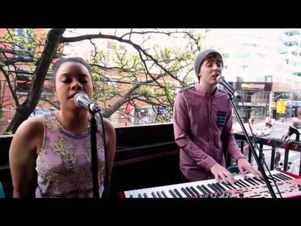 UNBUTTONED - THIS FEELING (BalconyTV)