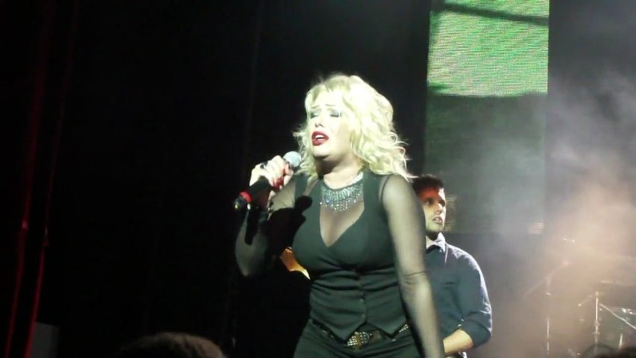 2012 KIM WILDE LIVE PARIS - NEVER TRUST A STRANGER -