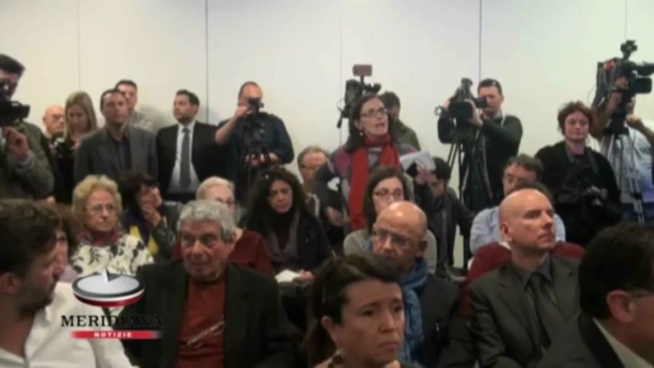 Dopo la vittoria delle primarie, Marino chiama a raccolta tutti. E si dimette da senatore