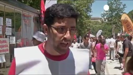 Turkish government and protesters lock horns