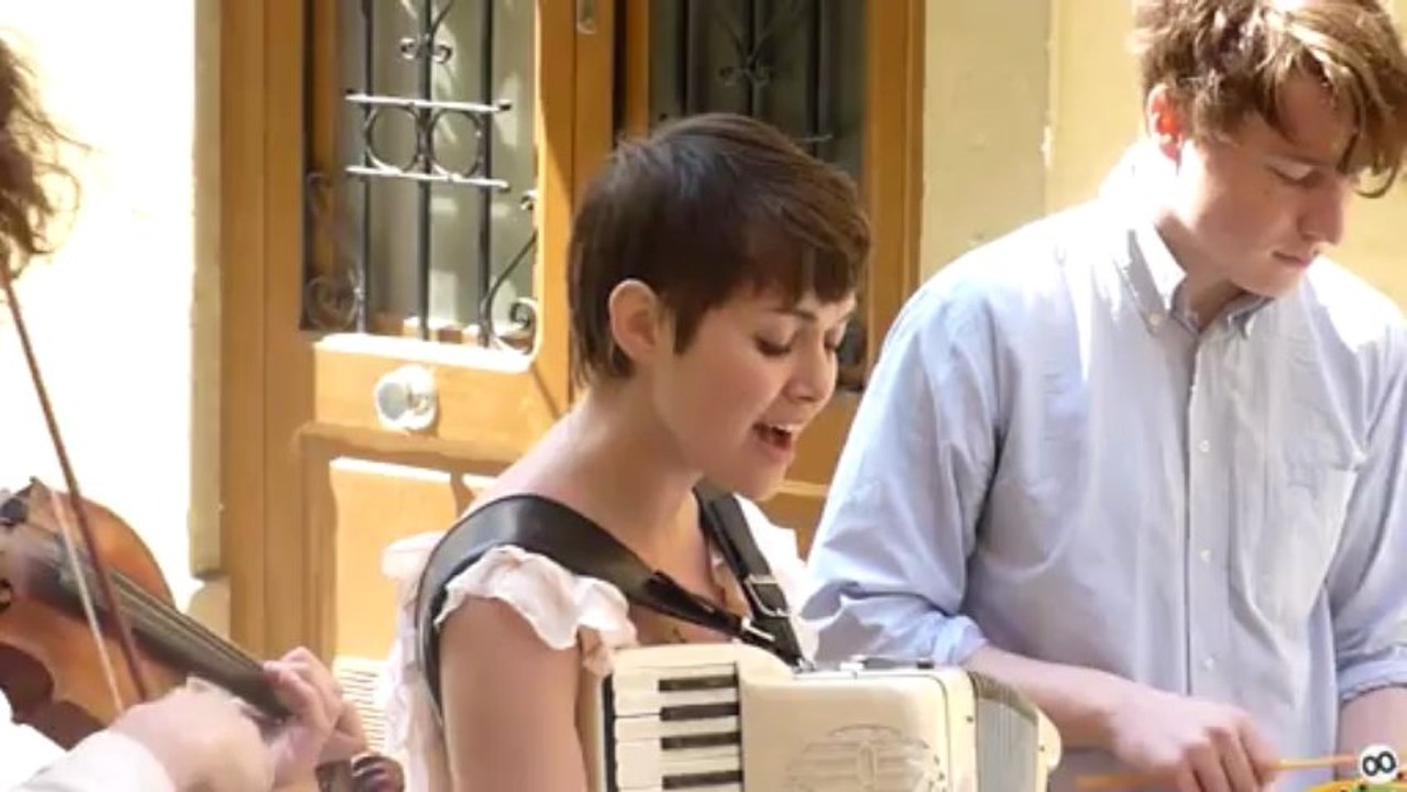 Maïa Vidal - Poison @ Barcelona (Acoustic Street Session)