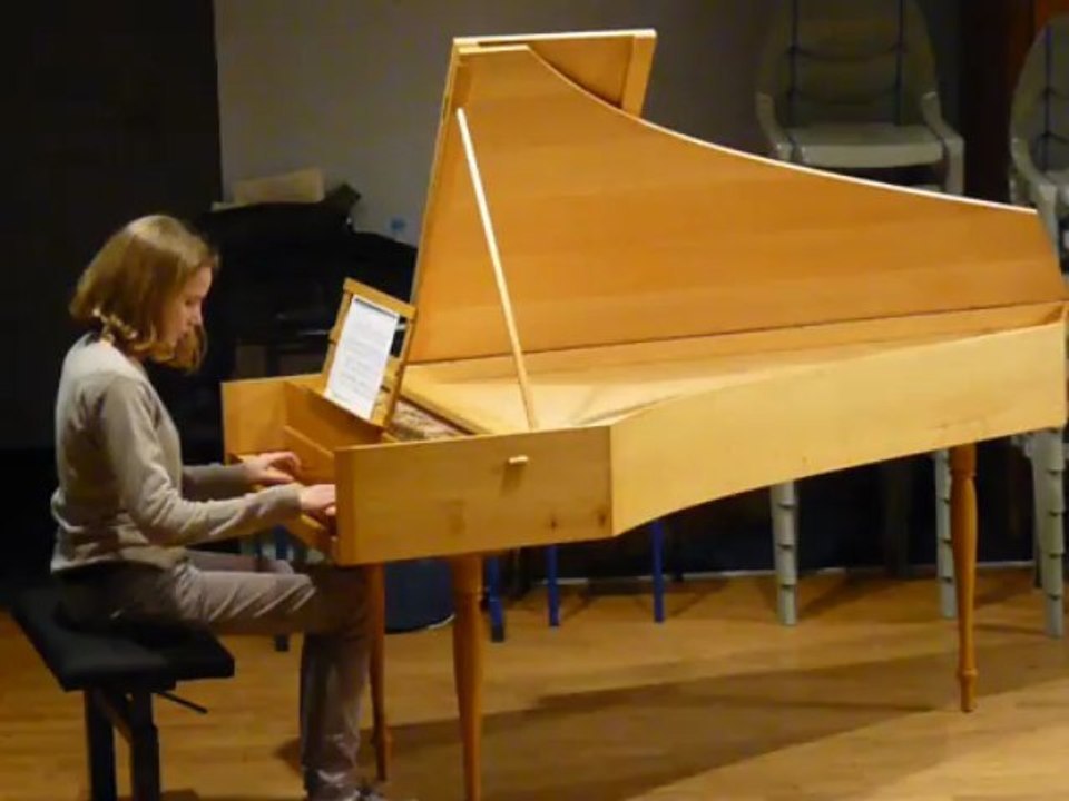Astrid au clavecin