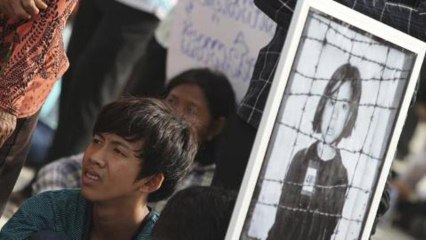 Cambodians protest over Khmer Rouge denial