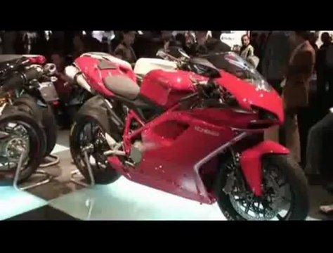 Vidéo : les starlettes du Salon de Milan