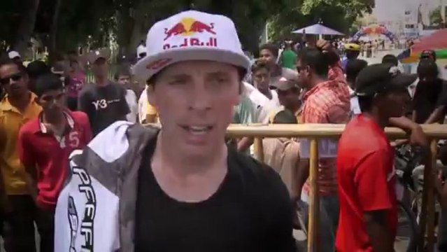 Vidéo - Stunt : Chris Pfeiffer met le Sri Lanka à l'envers !