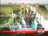 Railway Minister Khwaja Saad Raffique ke hukum per late train ke musafiron ko muft khaana aur paani dia gaya