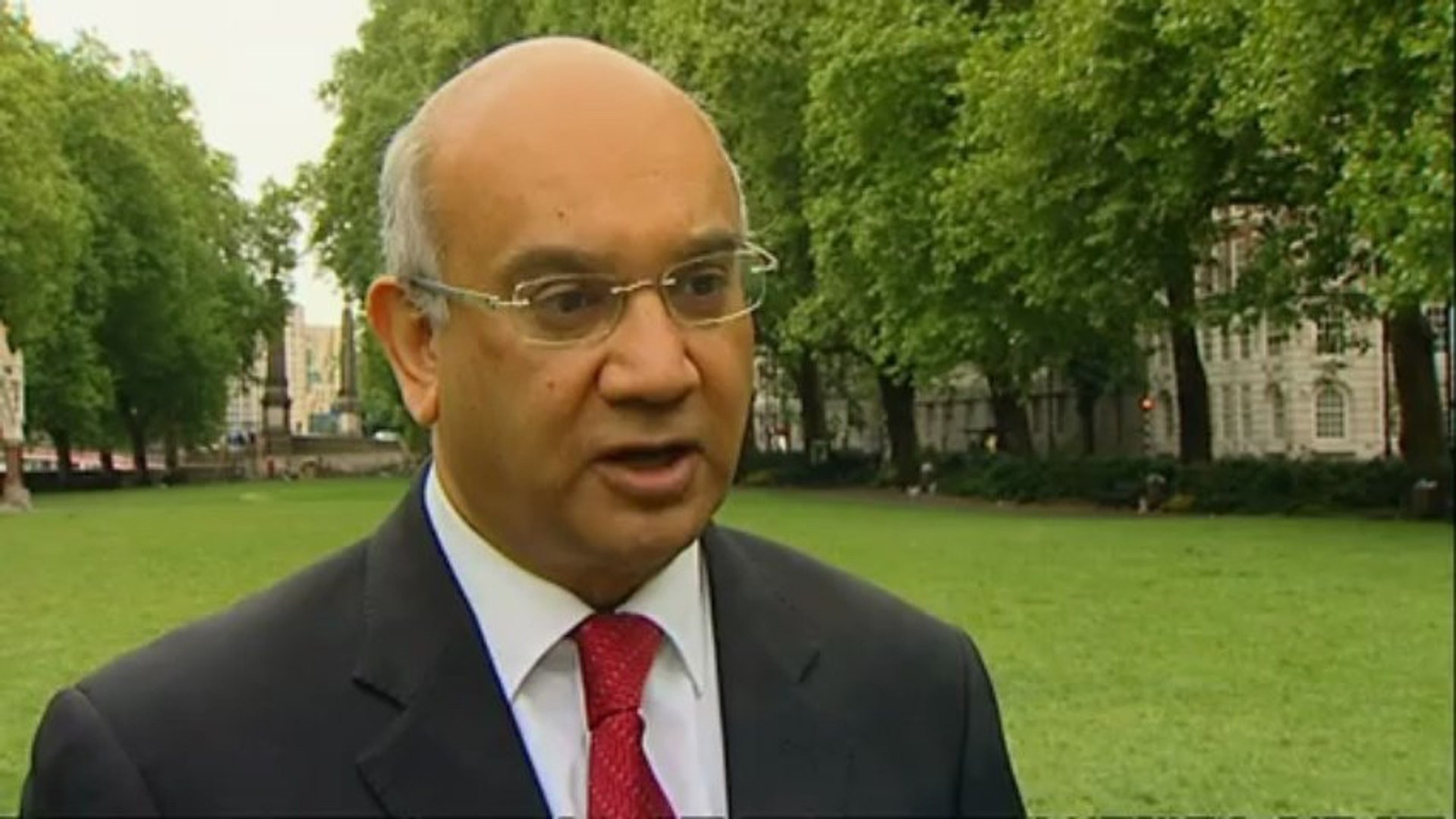 ⁣MPs warn over child abuse grooming