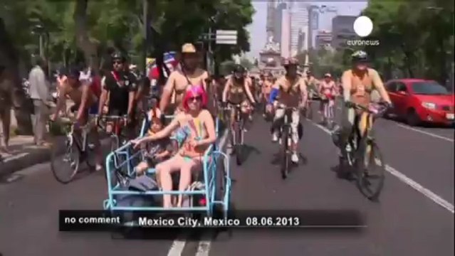 À poil contre les voitures ! - no comment