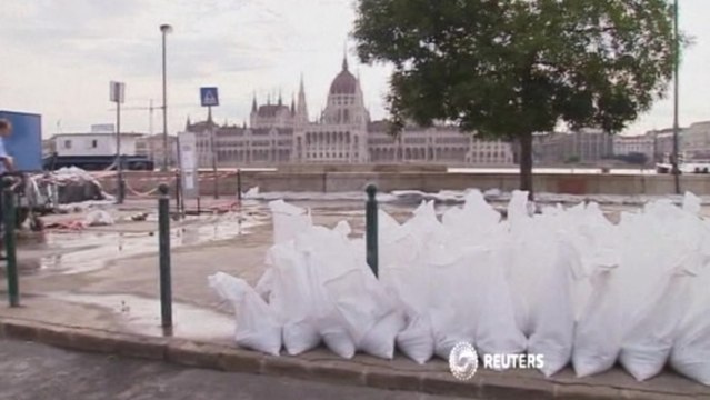 Hungarian PM says Budapest water levels decreasing