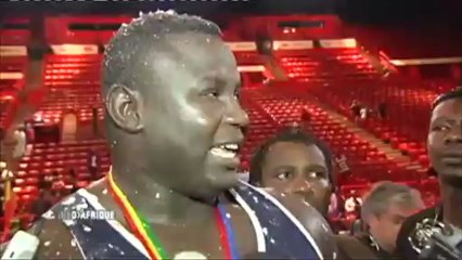 Lutte sénégalaise à Bercy : Bombardier terrasse Baboye