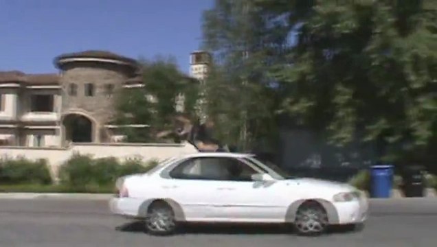 Sauter par dessus une voiture en marche : FAIL