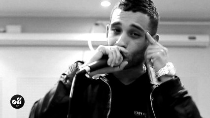 Mister You lâche un freestyle au centre Oudiné