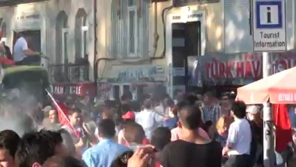 TAKSİMDE DEVLET YOK-GEZİ PARKI EYLEMİ YER YOL KESİLMİŞ..