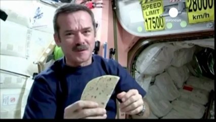 Se retira el astronauta que cantaba a Bowie en el Espacio