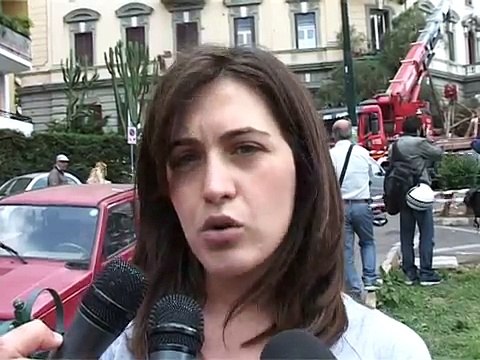 Napoli - Donna morta per la caduta di un albero in via Aniello Falcone -live- (10.06.13)