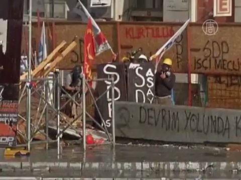 В Стамбуле снова стычки на площади Таксим