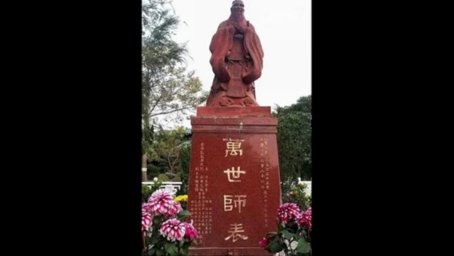 *香港粉嶺雲泉仙館，花園裡，近荷池，就有下面這座孔子在位的像了。