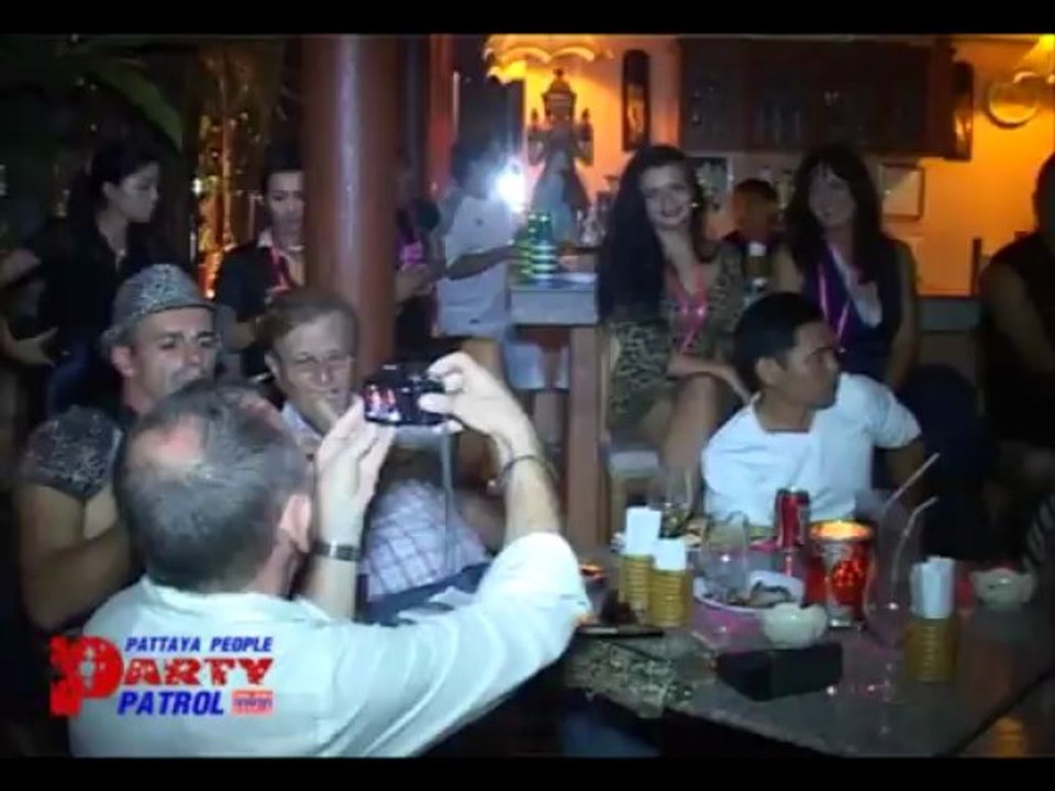 PATTAYA PEOPLE PARTY PATROL - Baan Suay Resort : Fashionista Night