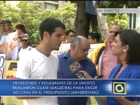 Estudiantes y profesores universitarios marchan hasta la Asamblea Nacional