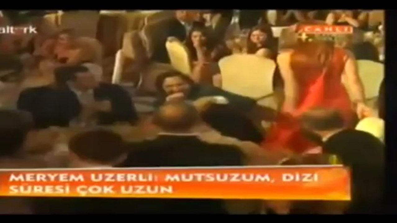 Sevgilisi Hürrem Meryem Uzerli'ye Kıçından Tebrik Etti