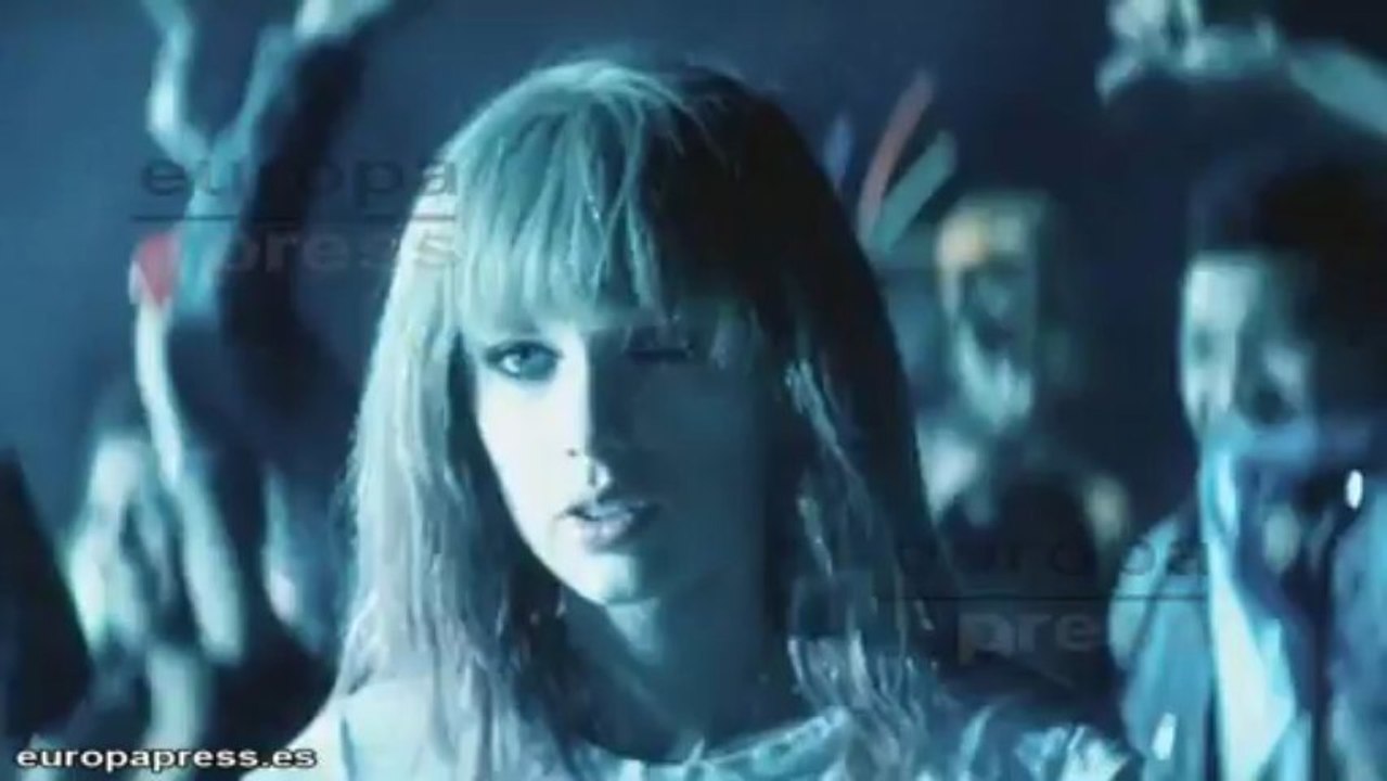 Taylor Swift se apropia de una playa pública